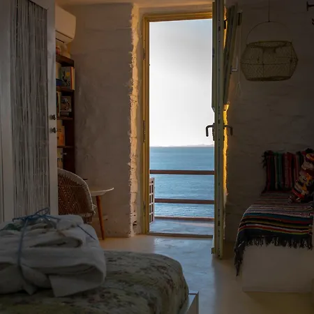 Off The Beaten Path! Poolside Appartamento Kithnos