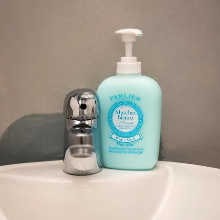 Off The Beaten Path! Poolside Appartement