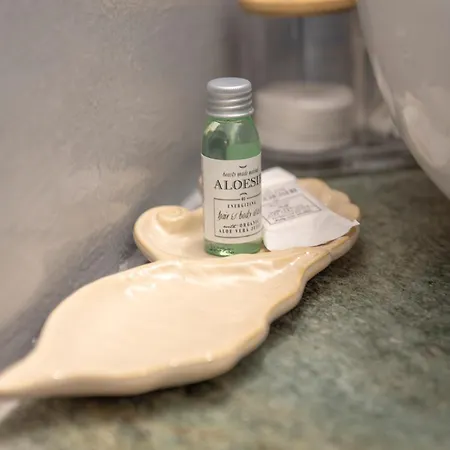 Off The Beaten Path! Poolside Appartamento Kithnos