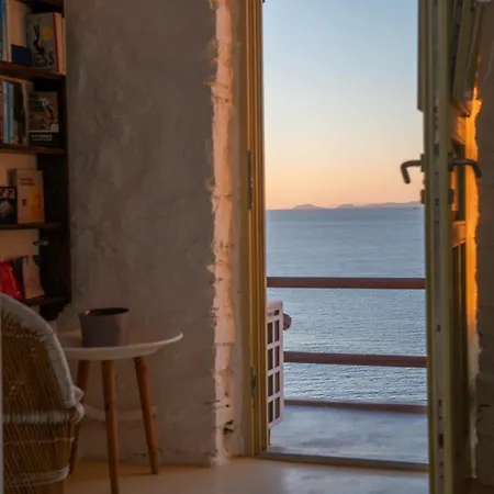 Off The Beaten Path! Poolside Appartamento Kithnos