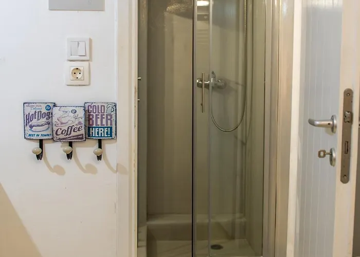 Off The Beaten Path! Poolside Appartement Kithnos