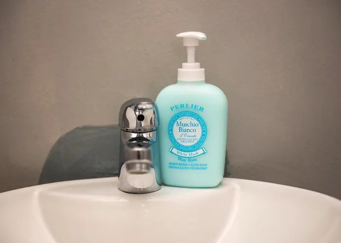 Off The Beaten Path! Poolside Apartment