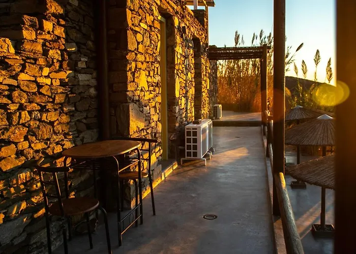 Off The Beaten Path! Poolside Apartment