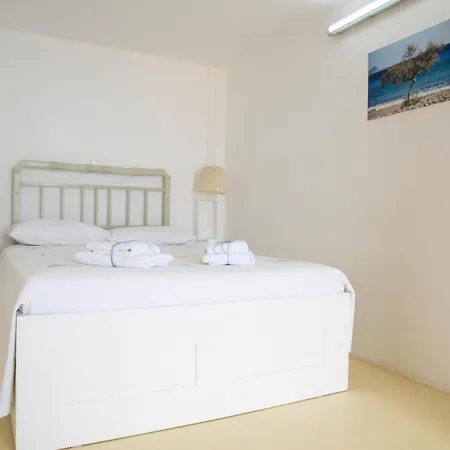 Off The Beaten Path! Poolside Appartamento Kithnos