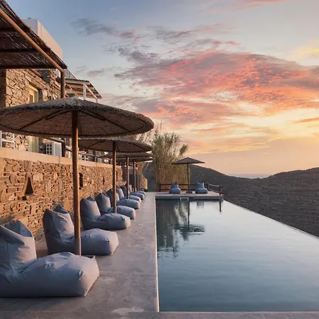 Off The Beaten Path! Poolside Appartamento Kithnos